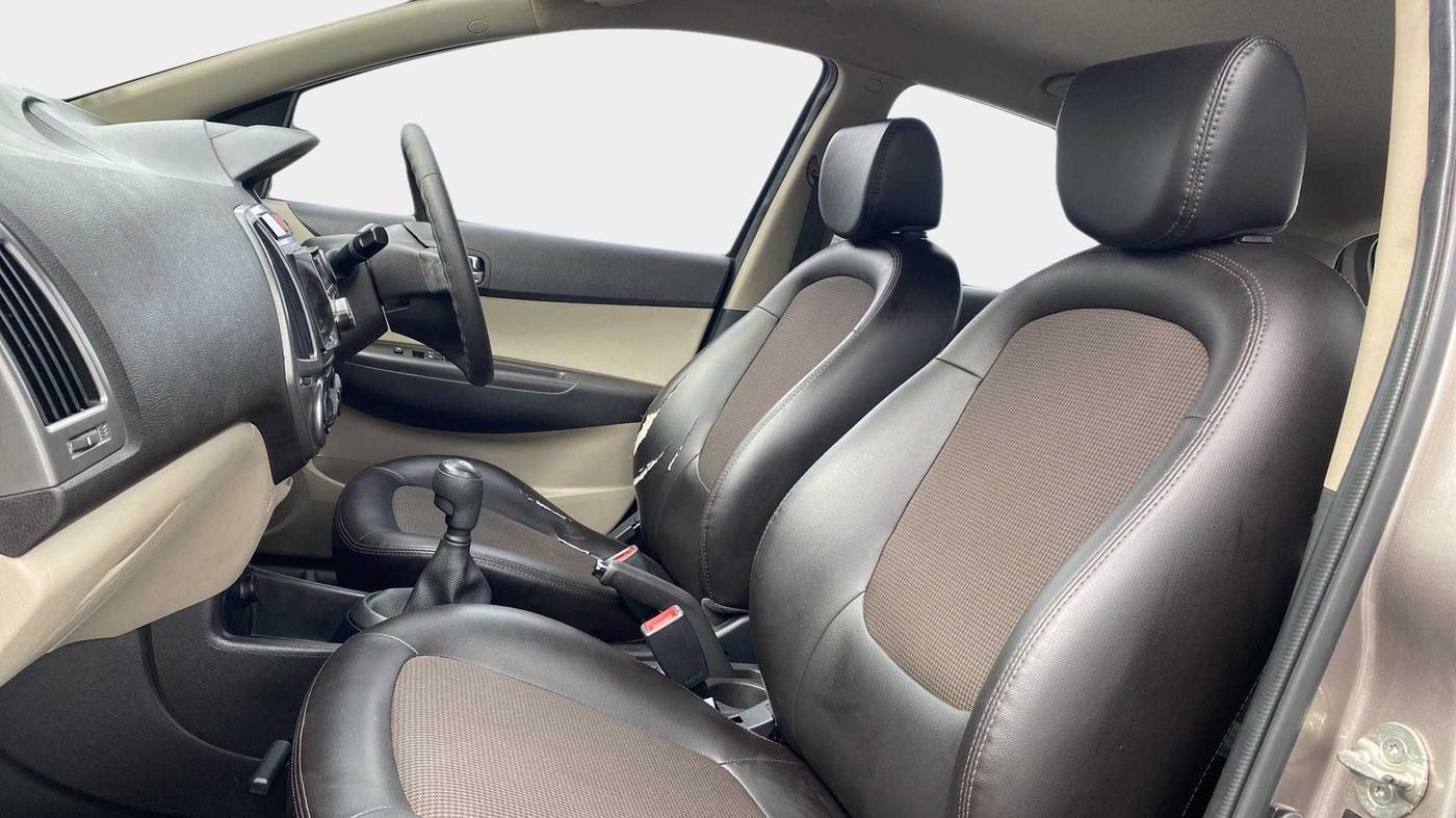 2013 Hyundai i20 MAGNA 1.4 CRDI, Diesel, Manual, 59,477 km, Right Side Front Door Cabin