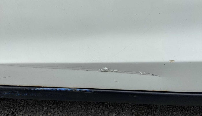 2012 Honda Brio V MT, Petrol, Manual, 67,799 km, Front passenger door - Slight discoloration