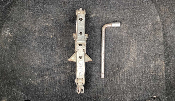 2019 Maruti Swift VXI, Petrol, Manual, 48,034 km, Dicky (Boot door) - Tool missing