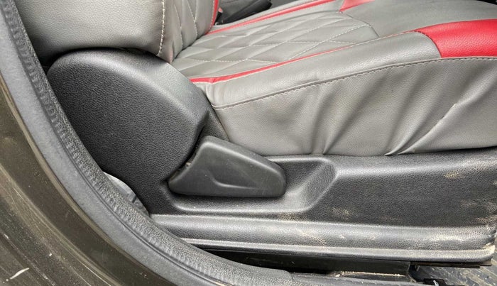 2019 Renault Kwid RXL, Petrol, Manual, 63,091 km, Driver Side Adjustment Panel