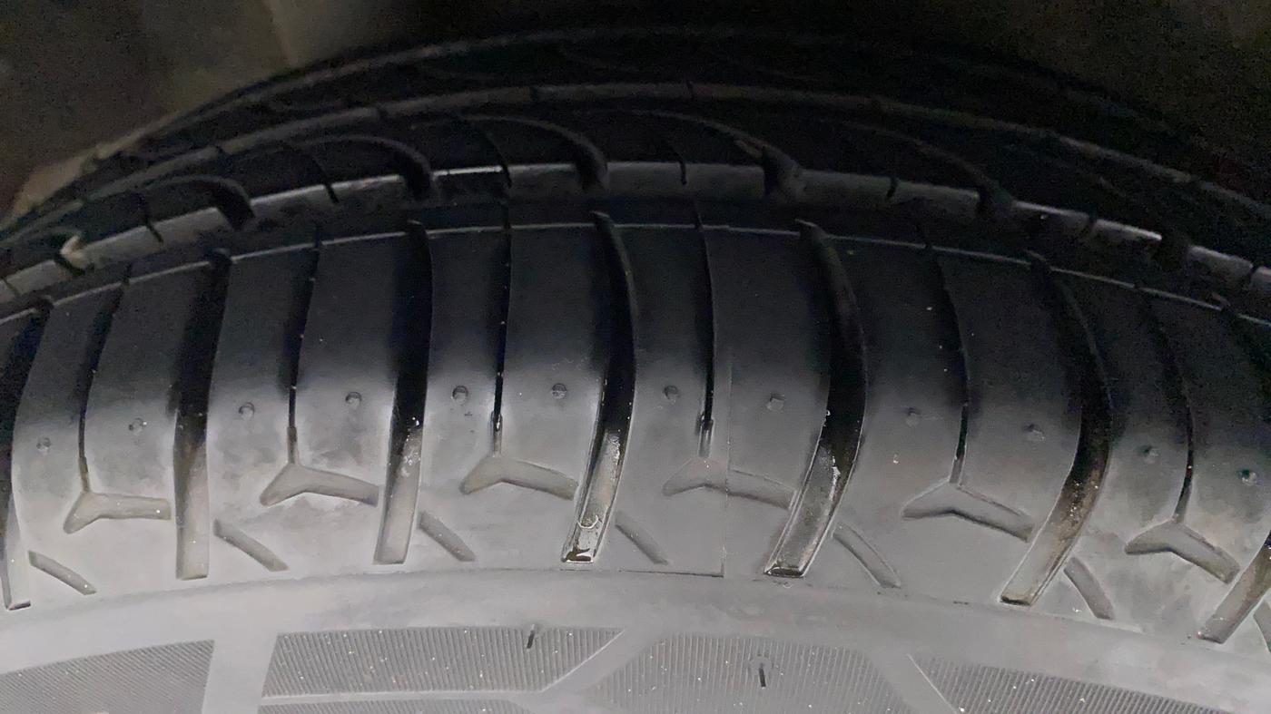 2016 Honda Amaze 1.2L I-VTEC S, Petrol, Manual, 1,21,054 km, Right Rear Tyre Tread