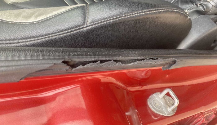 2016 Renault Kwid RXT 0.8, Petrol, Manual, 65,206 km, Driver-side door - Beading has minor damage