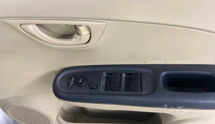 2016 Honda Amaze 1.2L I-VTEC S, Petrol, Manual, 69,874 km, Right front window switch / handle - Power window makes minor noise