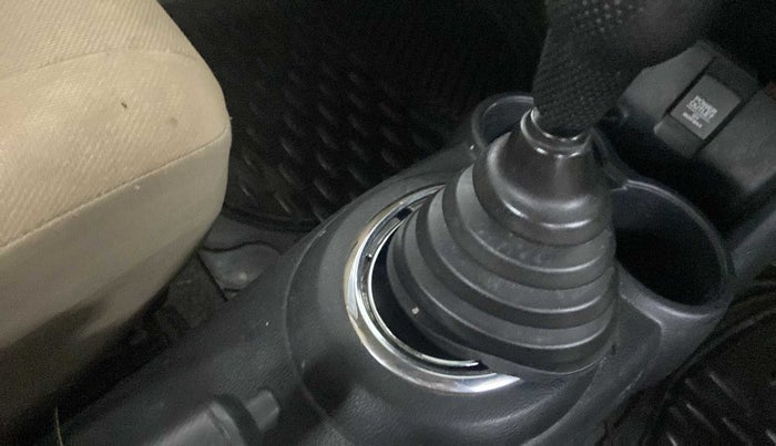 2016 Honda Amaze 1.2L I-VTEC S, Petrol, Manual, 69,874 km, Gear lever - Boot cover slightly torn