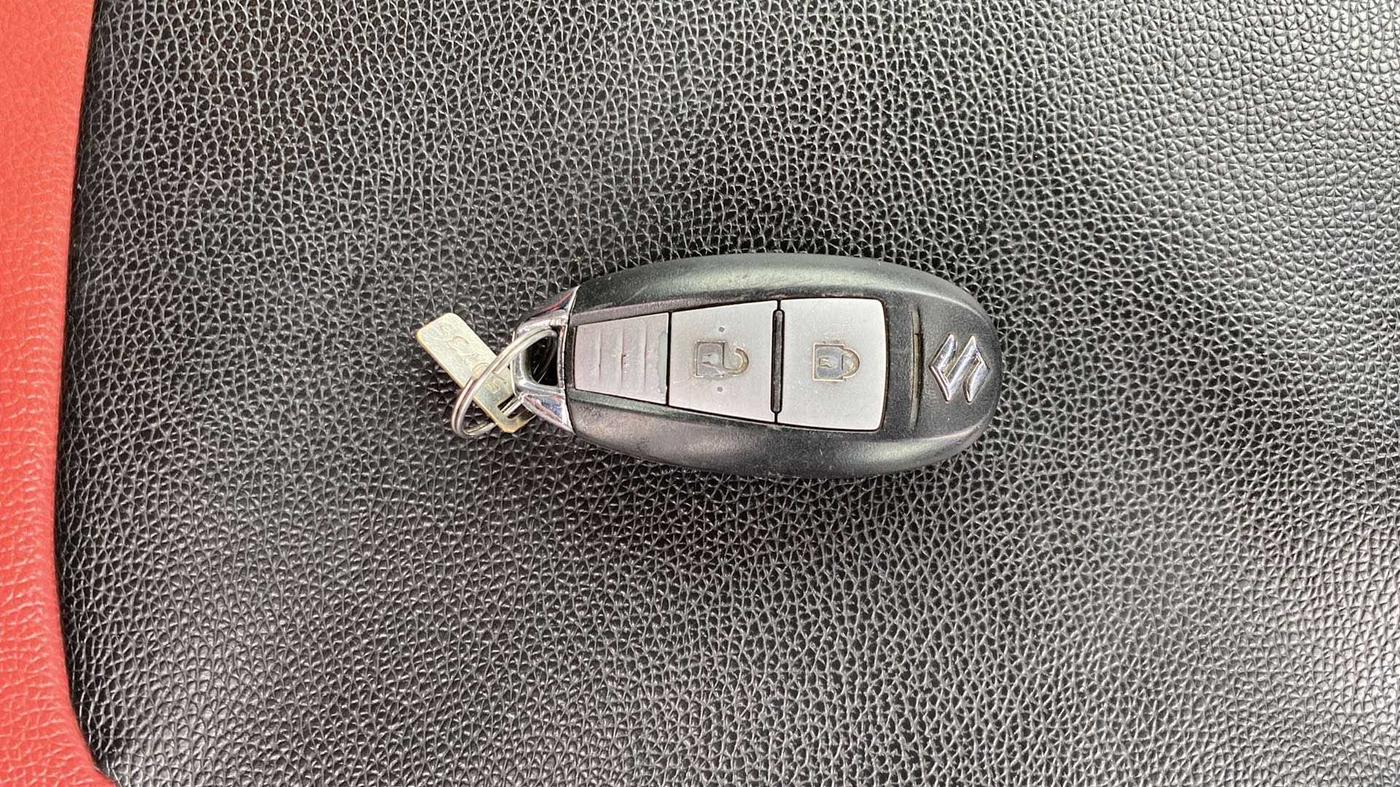 2017 Maruti Baleno ALPHA PETROL 1.2, Petrol, Manual, 1,17,814 km, Key Close Up