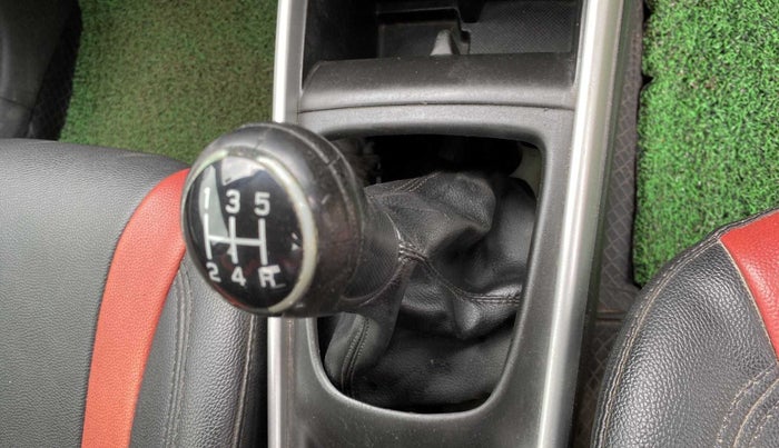 2017 Maruti Baleno ALPHA PETROL 1.2, Petrol, Manual, 1,17,814 km, Gear lever - Boot cover slightly torn