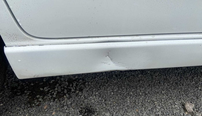 2013 Maruti Wagon R Stingray VXI, Petrol, Manual, 43,126 km, Right running board - Cladding has minor damage
