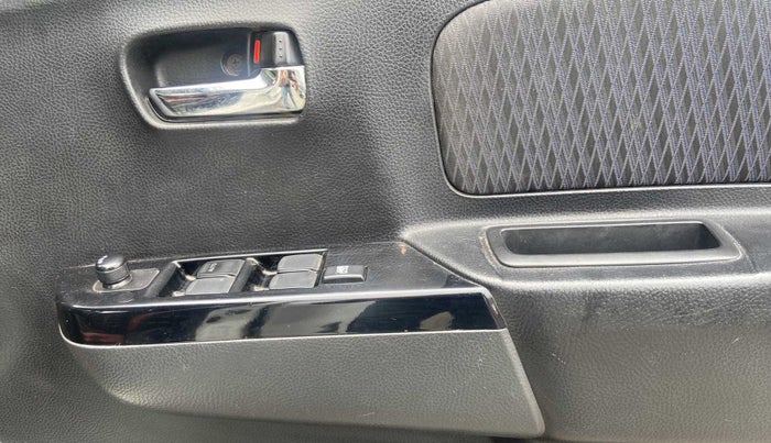 2013 Maruti Wagon R Stingray VXI, Petrol, Manual, 43,126 km, Driver Side Door Panels Control