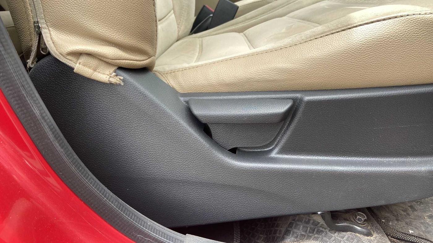 2018 Hyundai Eon ERA +, Petrol, Manual, 58,046 km, Driver Side Adjustment Panel