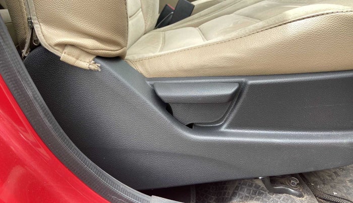 2018 Hyundai Eon ERA +, Petrol, Manual, 58,046 km, Driver Side Adjustment Panel