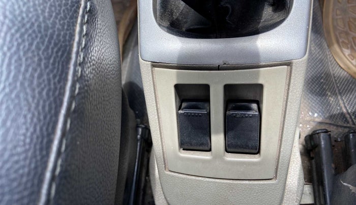 2016 Maruti Alto K10 VXI, CNG, Manual, 71,272 km, Left front window switch / handle - Power window makes minor noise