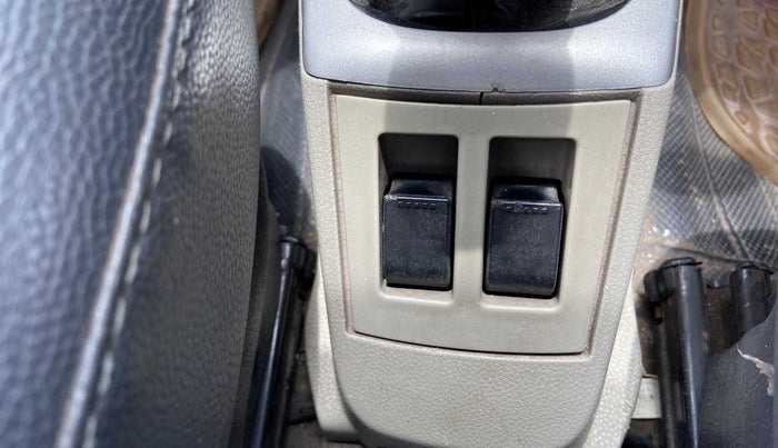 2016 Maruti Alto K10 VXI, CNG, Manual, 71,272 km, Right front window switch / handle - Power window makes minor noise