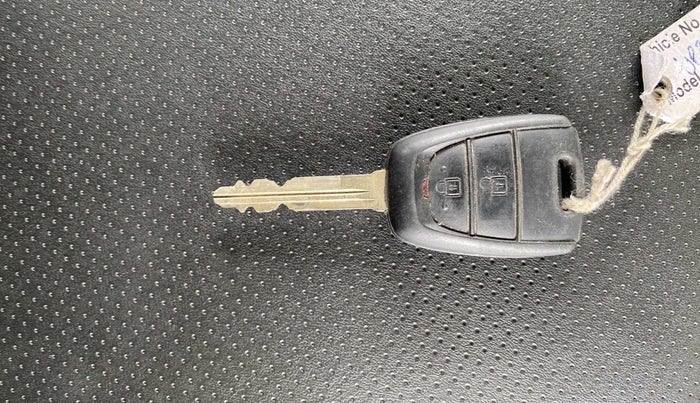 2018 Hyundai Xcent S 1.2, Petrol, Manual, 19,688 km, Key Close Up