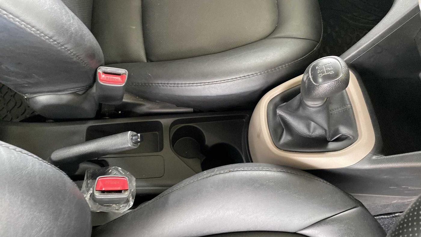 2018 Hyundai Xcent S 1.2, Petrol, Manual, 19,688 km, Gear Lever