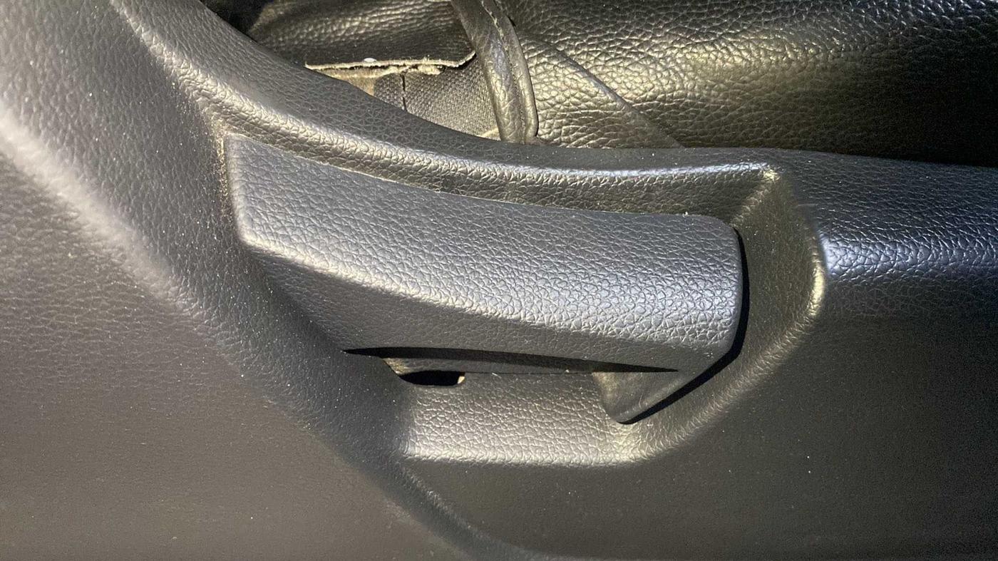 2021 Mahindra XUV300 W6 1.5 DIESEL AMT, Diesel, Automatic, 64,710 km, Driver Side Adjustment Panel