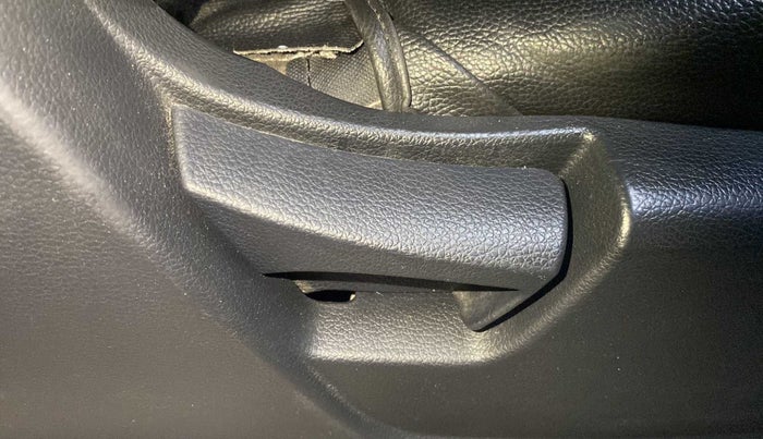 2021 Mahindra XUV300 W6 1.5 DIESEL AMT, Diesel, Automatic, 64,710 km, Driver Side Adjustment Panel
