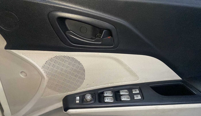 2021 Mahindra XUV300 W6 1.5 DIESEL AMT, Diesel, Automatic, 64,710 km, Driver Side Door Panels Control