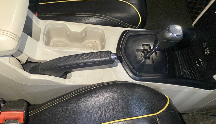 2021 Mahindra XUV300 W6 1.5 DIESEL AMT, Diesel, Automatic, 64,710 km, Gear Lever