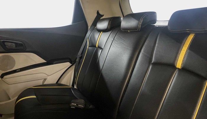 2021 Mahindra XUV300 W6 1.5 DIESEL AMT, Diesel, Automatic, 64,710 km, Right Side Rear Door Cabin