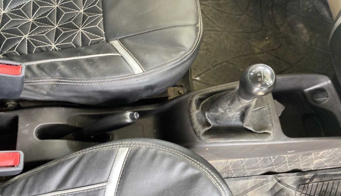 2014 Hyundai Eon MAGNA +, Petrol, Manual, 47,929 km, Gear lever - Boot cover slightly torn