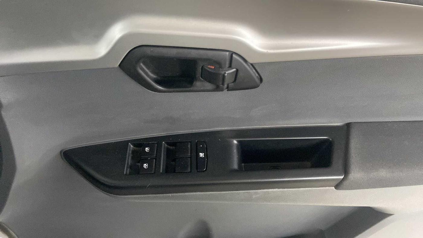 2017 Mahindra KUV 100 NXT K6+ P 6 STR, Petrol, Manual, 37,390 km, Driver Side Door Panels Control