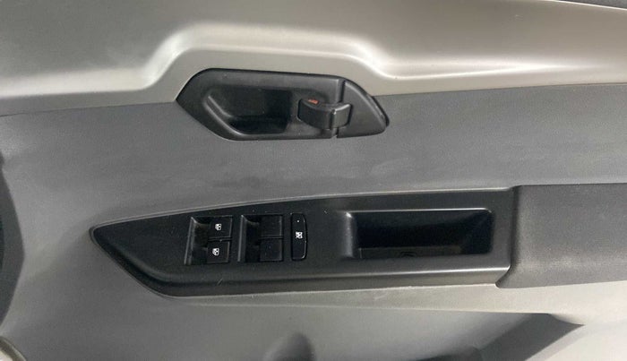 2017 Mahindra KUV 100 NXT K6+ P 6 STR, Petrol, Manual, 37,390 km, Driver Side Door Panels Control