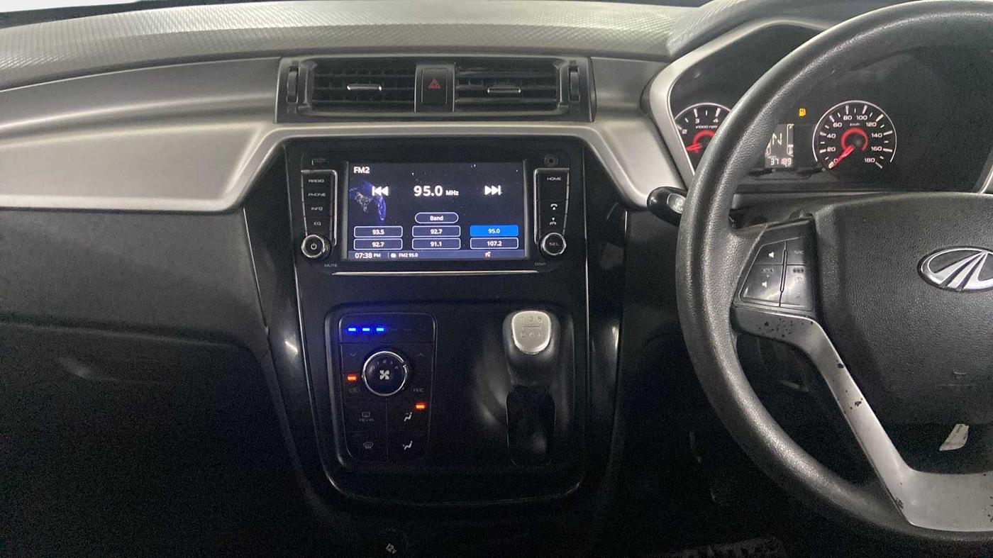 2017 Mahindra KUV 100 NXT K6+ P 6 STR, Petrol, Manual, 37,390 km, Air Conditioner