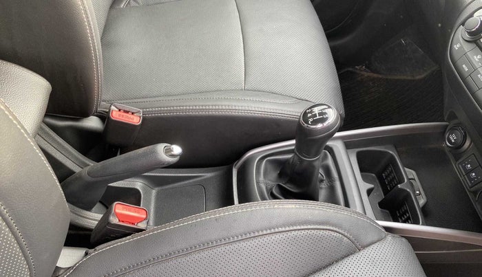 2022 Maruti XL6 ALPHA PLUS MT, Petrol, Manual, 8,627 km, Gear Lever