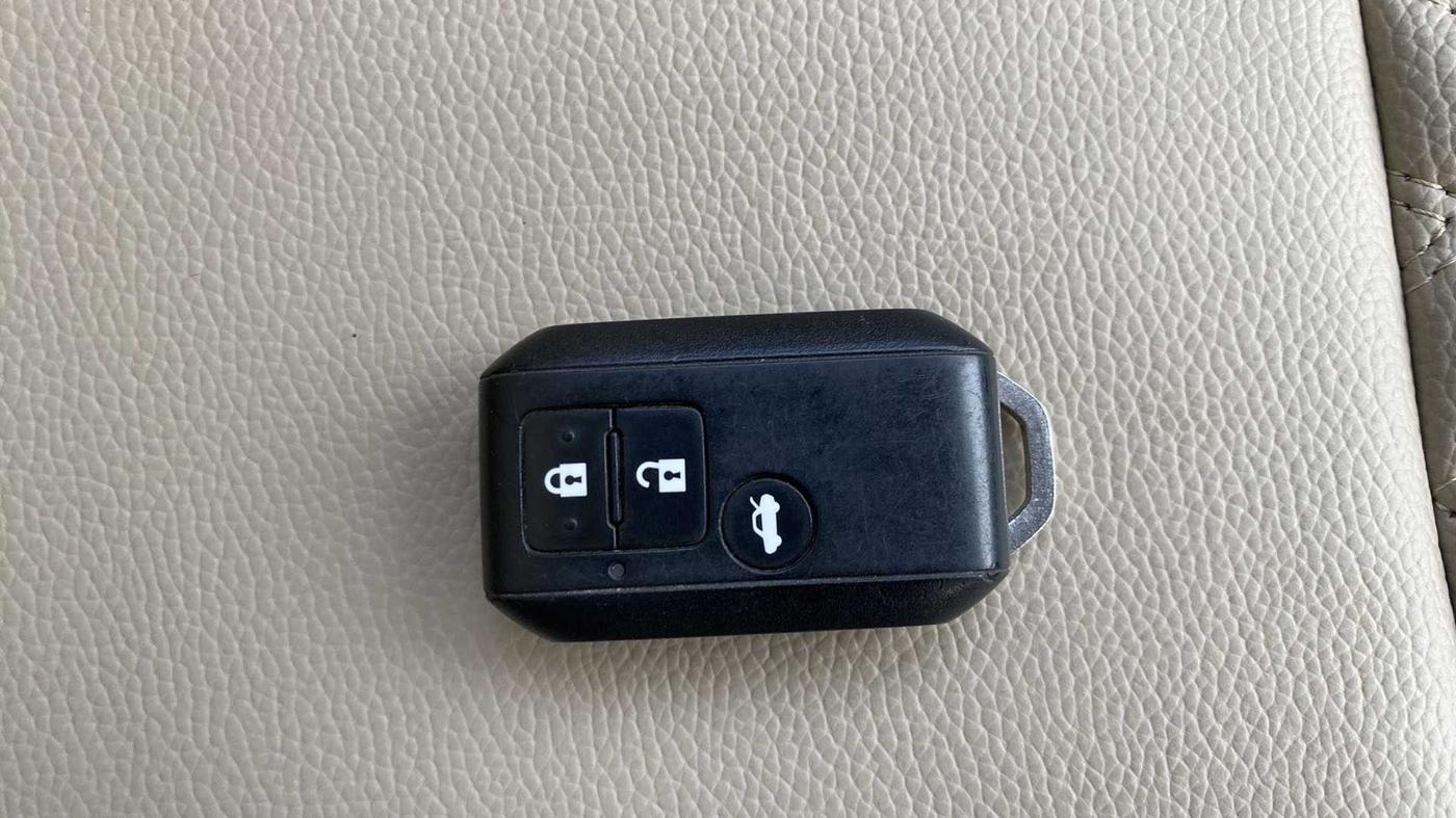 2017 Maruti Dzire ZXI PLUS, Petrol, Manual, 1,19,720 km, Key Close Up