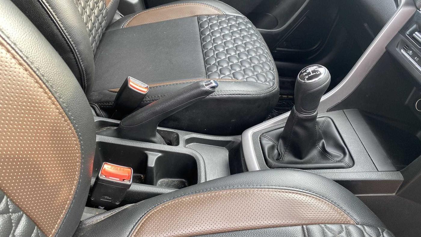 2022 Maruti BREZZA VXI SMART HYBRID, Petrol, Manual, 3,798 km, Gear Lever