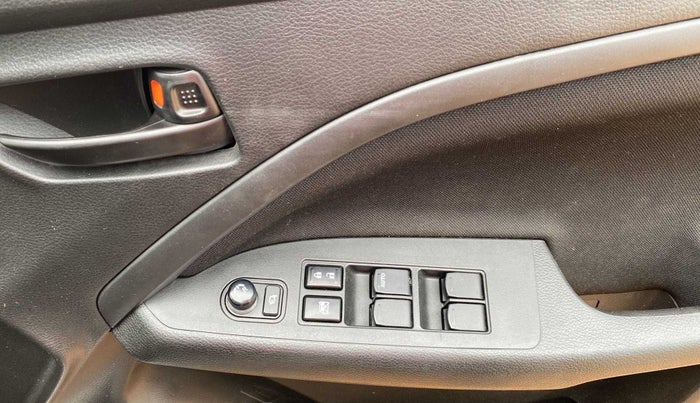 2022 Maruti BREZZA VXI SMART HYBRID, Petrol, Manual, 3,798 km, Driver Side Door Panels Control