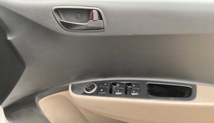 2017 Hyundai Grand i10 MAGNA 1.2 KAPPA VTVT, CNG, Manual, 1,15,192 km, Driver Side Door Panels Control