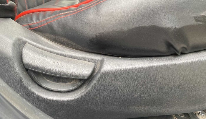 2017 Hyundai Grand i10 MAGNA 1.2 KAPPA VTVT, CNG, Manual, 1,15,192 km, Driver Side Adjustment Panel