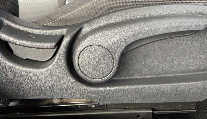 2020 Hyundai Elite i20 ASTA (O) CVT, Petrol, Automatic, 33,114 km, Driver Side Adjustment Panel