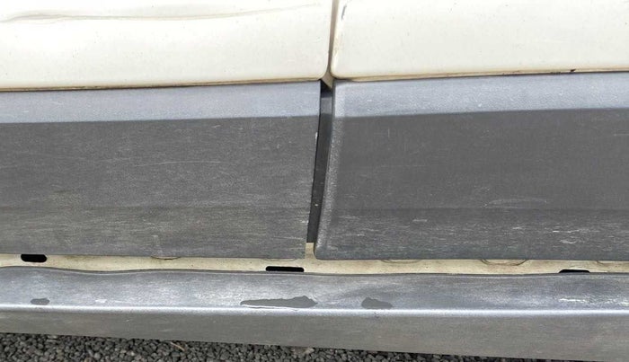 2017 Ford Ecosport TITANIUM 1.5L DIESEL, Diesel, Manual, 8,46,363 km, Left running board - Cladding has minor damage