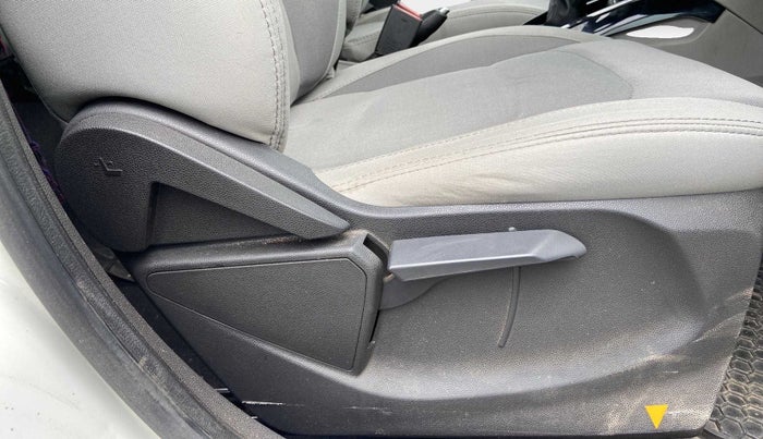 2017 Ford Ecosport TITANIUM 1.5L DIESEL, Diesel, Manual, 8,46,363 km, Driver Side Adjustment Panel