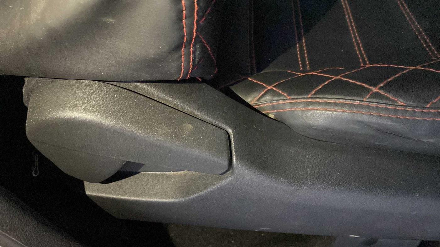 2022 Nissan MAGNITE XL, Petrol, Manual, 20,405 km, Driver Side Adjustment Panel