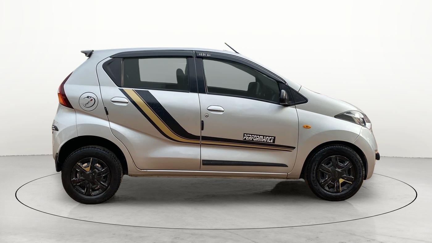 2017 Datsun Redi Go GOLD LIMITED EDITION, Petrol, Manual, 55,345 km, Right Side View