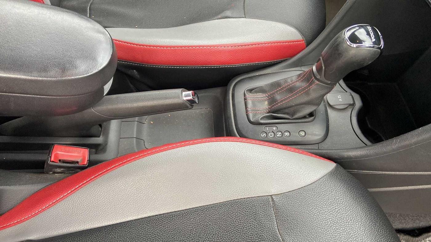 2017 Skoda Rapid MONTE CARLO 1.6 MPI AT, Petrol, Automatic, 81,408 km, Gear Lever
