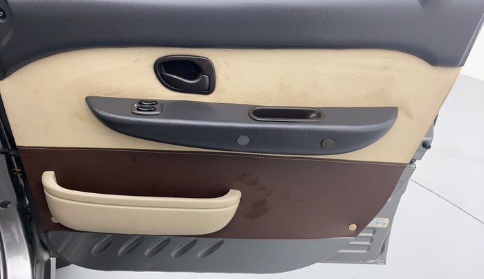 2013 Hyundai Santro Xing GLS, Petrol, Manual, 23,602 km, Driver Side Door Panels Control