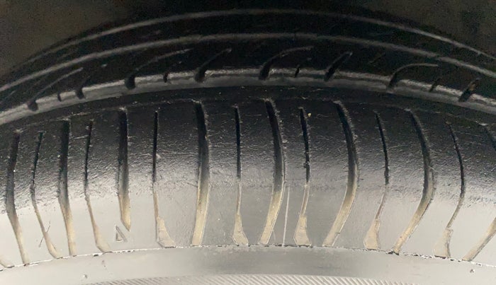 2013 Hyundai Santro Xing GLS, Petrol, Manual, 23,602 km, Left Front Tyre Tread