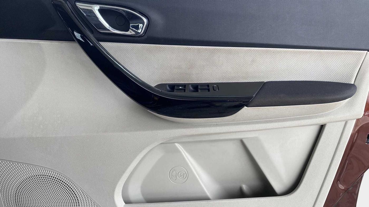 2022 Tata TIGOR XZ PLUS CNG, CNG, Manual, 47,451 km, Driver Side Door Panels Control