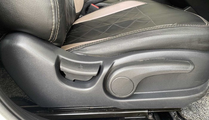 2016 Hyundai Elite i20 SPORTZ 1.4 CRDI, Diesel, Manual, 97,680 km, Driver Side Adjustment Panel