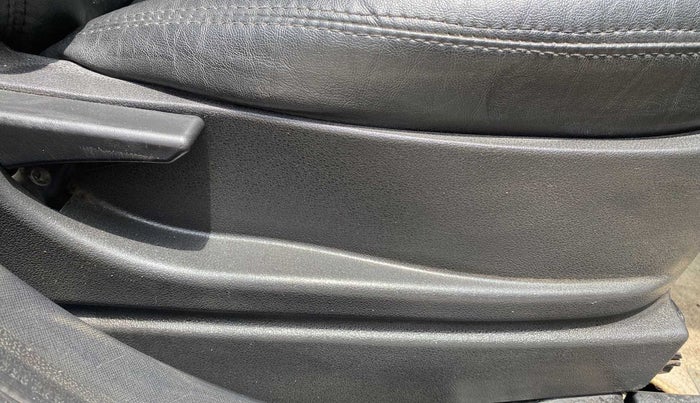 2019 Tata NEXON XM DIESEL, Diesel, Manual, 1,10,321 km, Driver Side Adjustment Panel