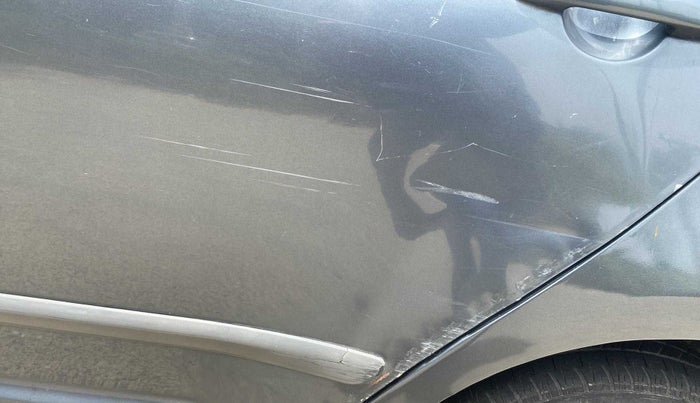 2010 Maruti Swift VDI, Diesel, Manual, 1,04,842 km, Rear left door - Minor scratches