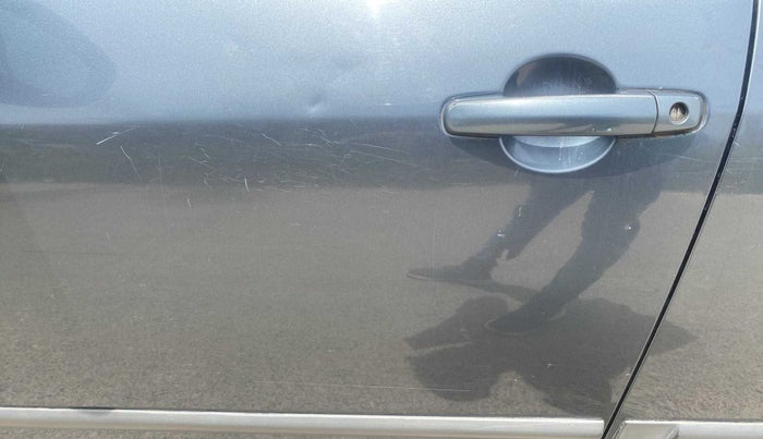 2010 Maruti Swift VDI, Diesel, Manual, 1,04,842 km, Front passenger door - Slightly dented
