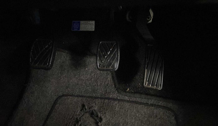 2017 Maruti Swift LXI (O), Petrol, Manual, 29,937 km, Pedals
