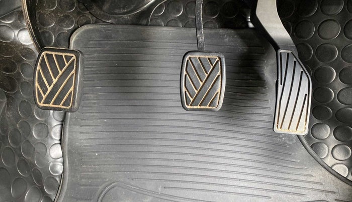 2014 Maruti Ritz VXI, Petrol, Manual, 65,279 km, Pedals