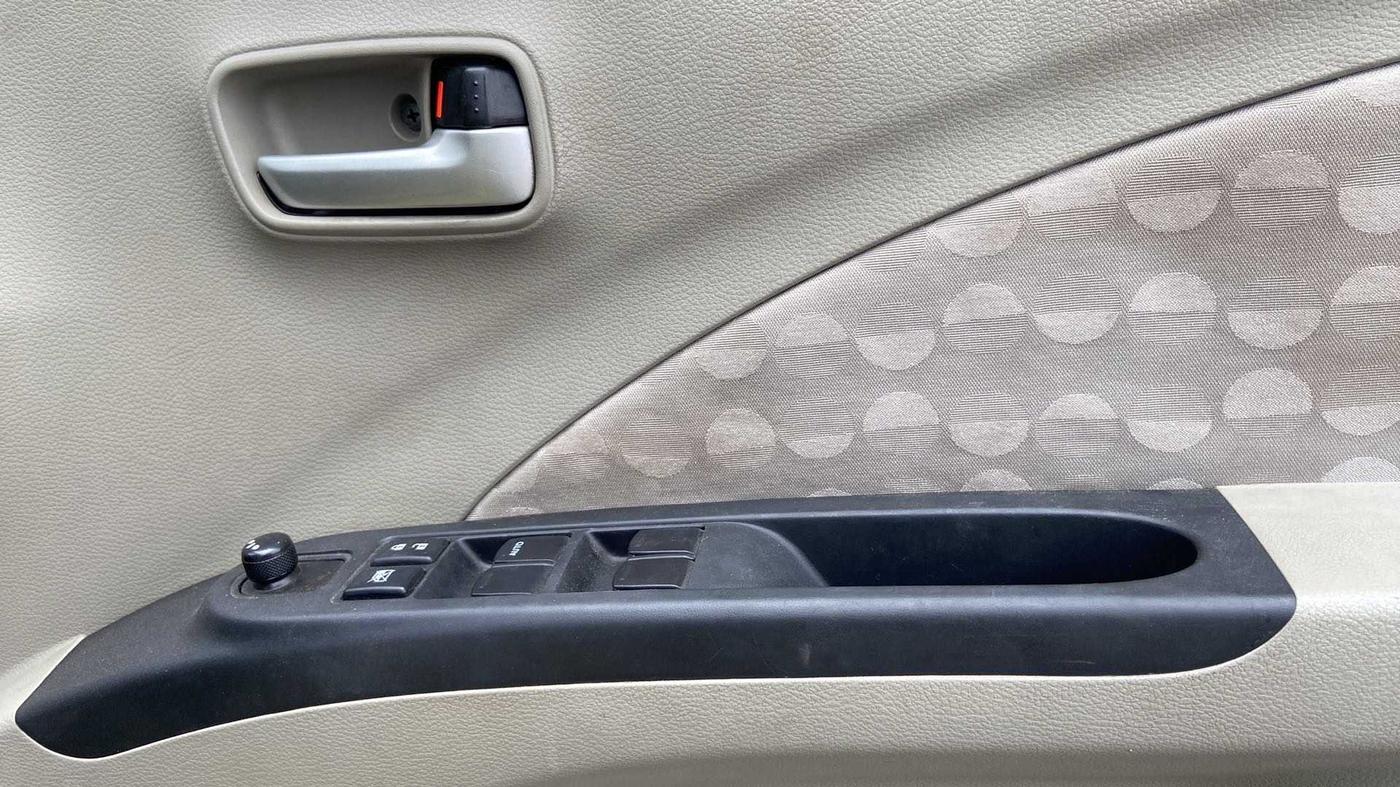 2016 Maruti Celerio ZXI AMT, CNG, Automatic, 27,739 km, Driver Side Door Panels Control