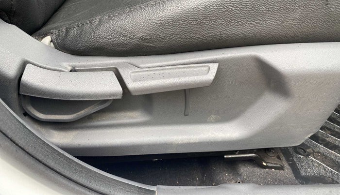 2019 Hyundai GRAND I10 NIOS ASTA 1.2 KAPPA VTVT, Petrol, Manual, 16,071 km, Driver Side Adjustment Panel